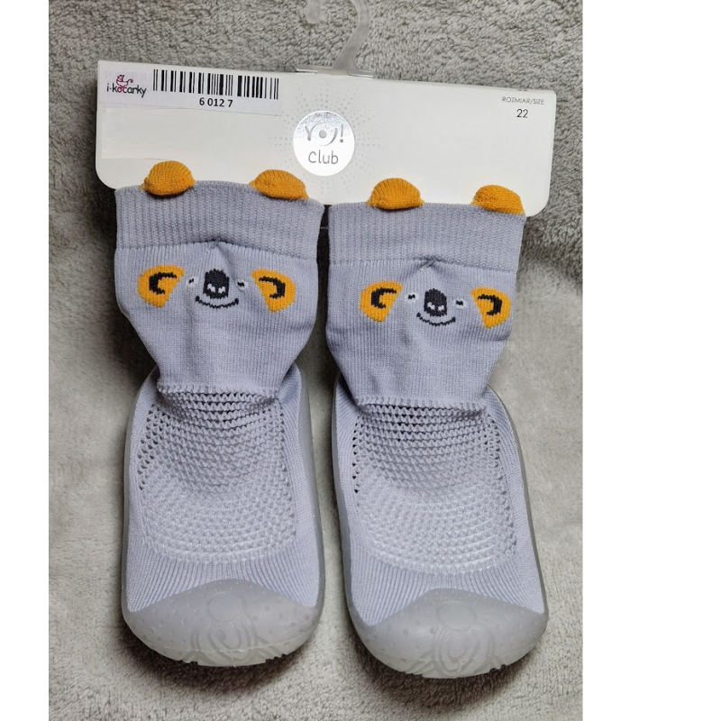 Ponožky, vel. 22, s gumovou podrážkou